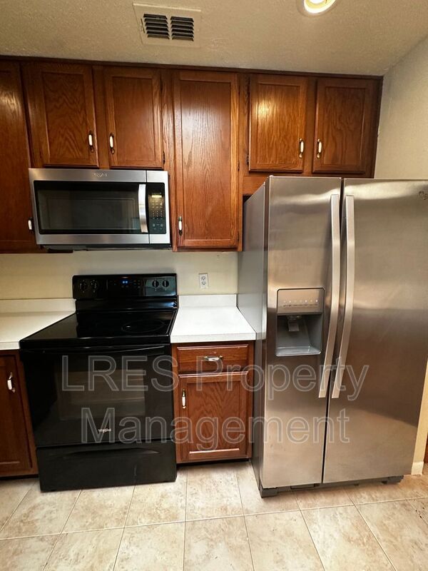 Building Photo - 2719 Merrie Oaks Rd