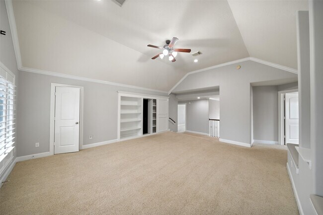 Building Photo - 390 Wedgewood Dr W