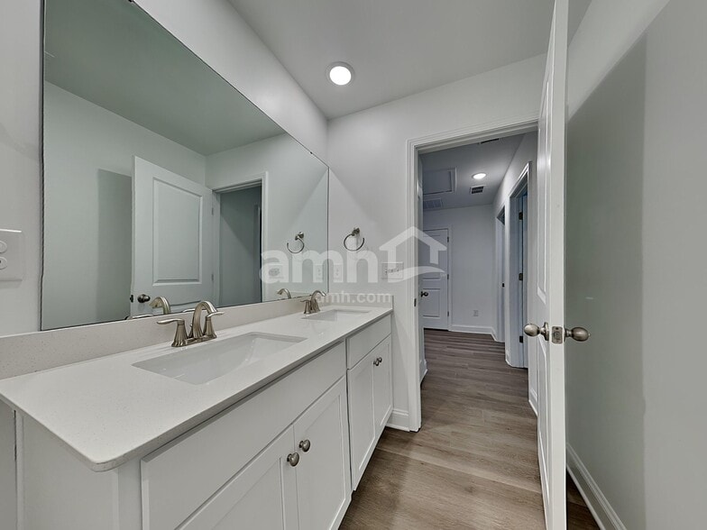 Building Photo - 1155 Livengood Wy