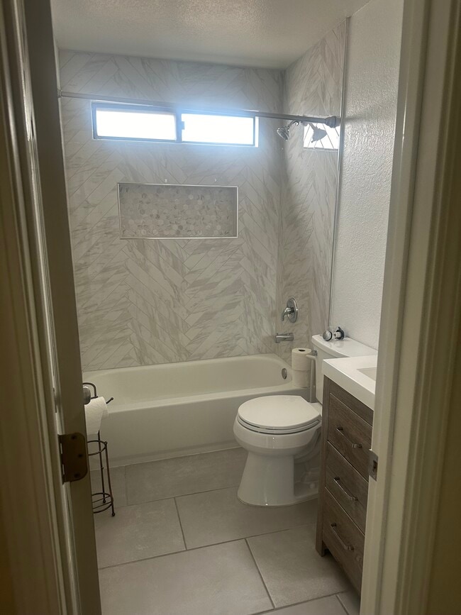 Building Photo - 13910 Lear Blvd