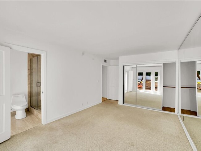 Building Photo - 9654 Wendover Dr