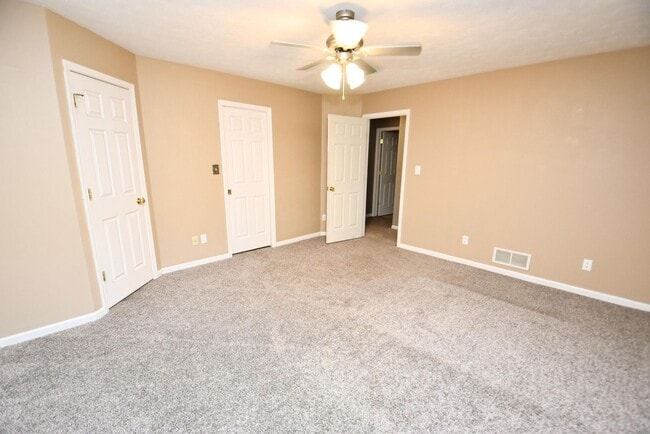 Building Photo - Newer South Bend IN home 10 mins from Notr...