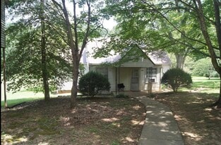 Building Photo - 210 Westwood Dr