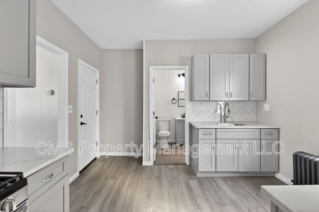 Building Photo - 378 Grand St