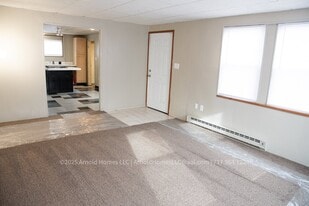 Building Photo - 1024 W Trindle Rd