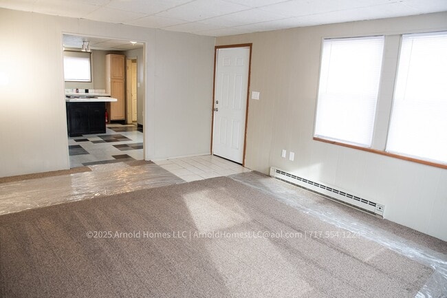 Building Photo - 1024 W Trindle Rd