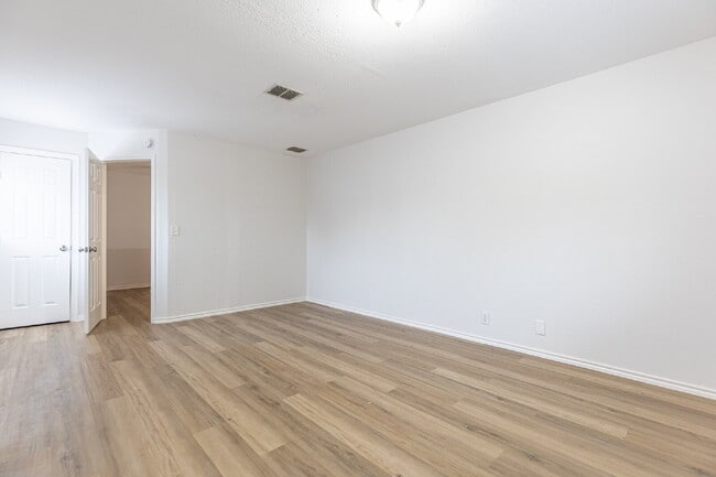 Building Photo - 228 Sophia Cir