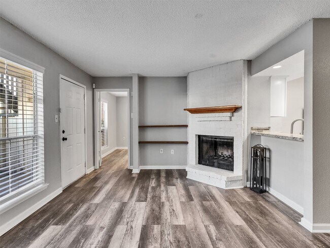 Building Photo - 250 El Dorado Blvd