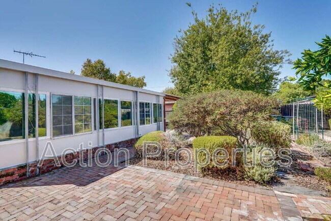 Building Photo - 439 Glendale Ave