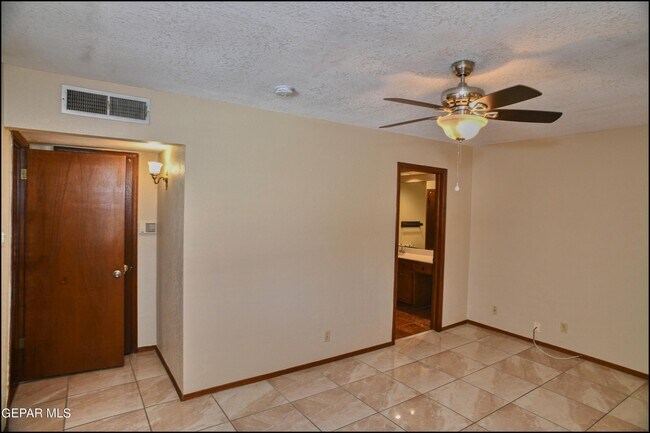 Building Photo - 11600 Casa View Dr