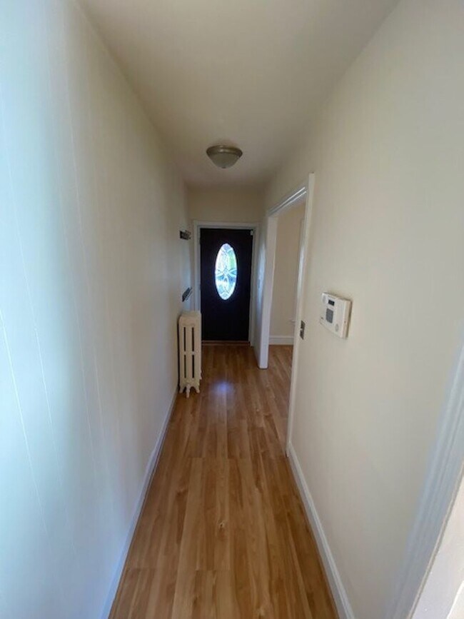 Building Photo - Three Bedroom in West Bethlehem