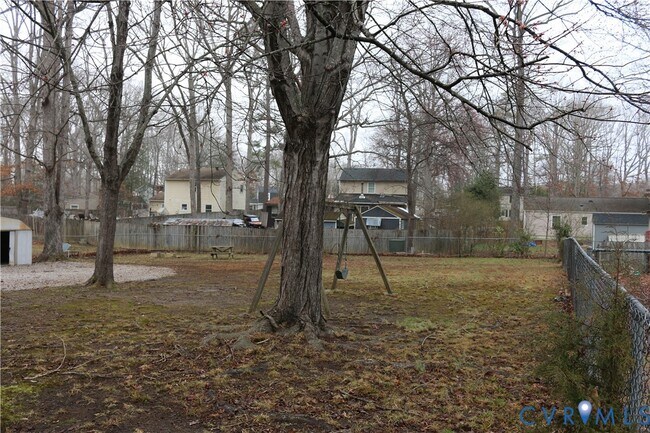 Building Photo - 9906 Family Ln