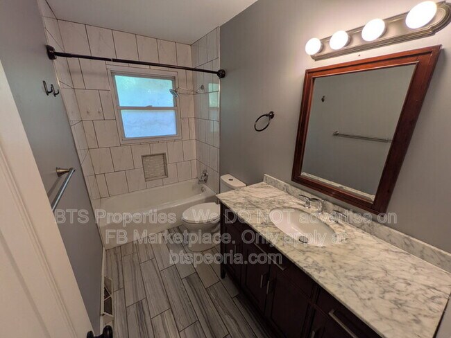 Building Photo - 5926 N Tampico Dr