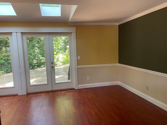 Building Photo - Well maintained 4bd Issaquah home!