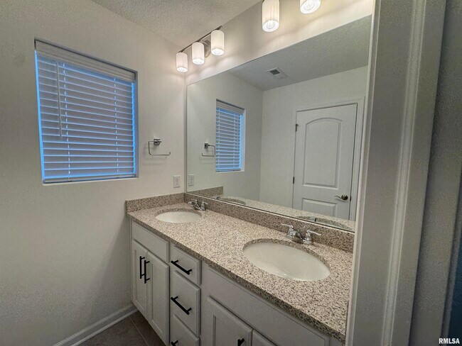 Building Photo - 5894 Butterfield Ct