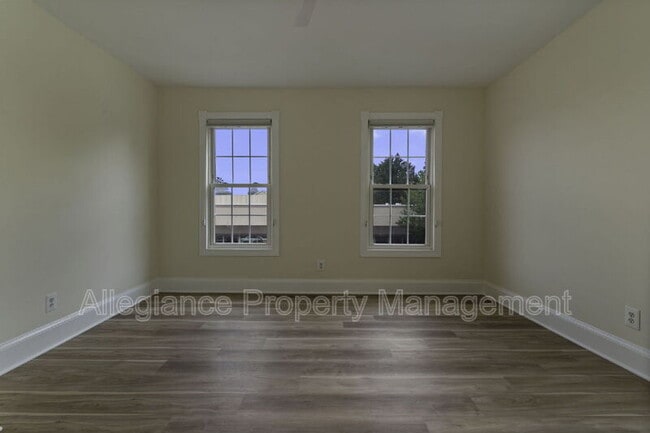 Building Photo - 1506 B Mt Vernon Ave