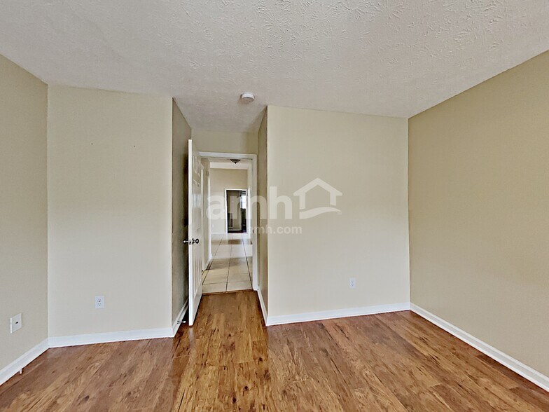 Building Photo - 201 Fox Hunt Ln