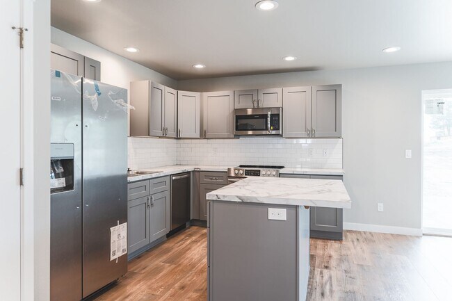 Building Photo - 3 Bed, 2.5 Bath Duplex in Royal City
