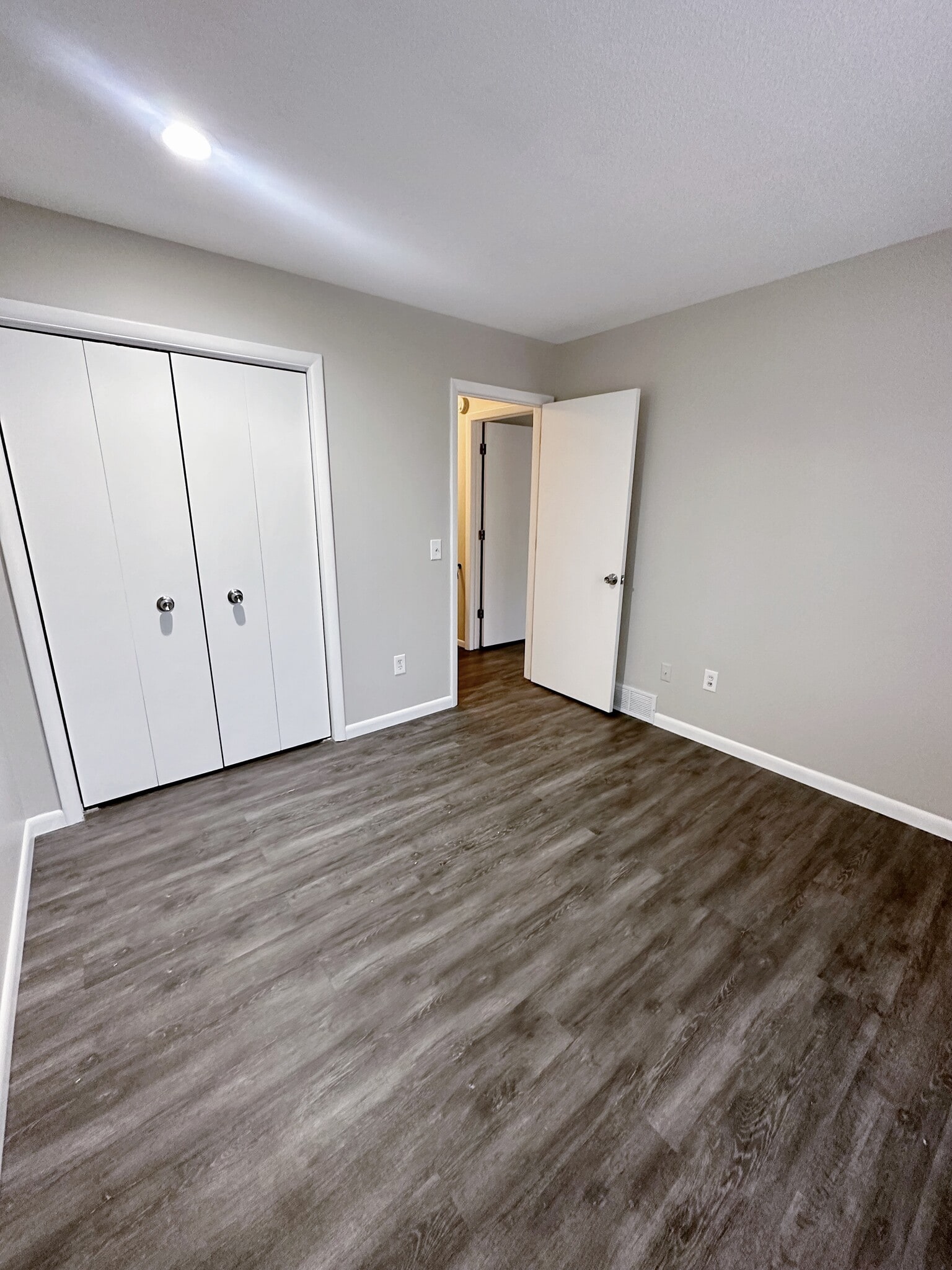 Building Photo - 5729 Cresthaven Ln