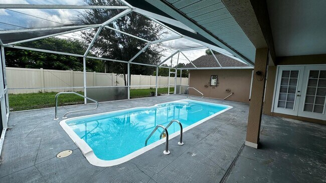 Building Photo - SPACIOUS 4-BEDROOM HOME WITH SCREENED POOL IN SE CAPE CORAL