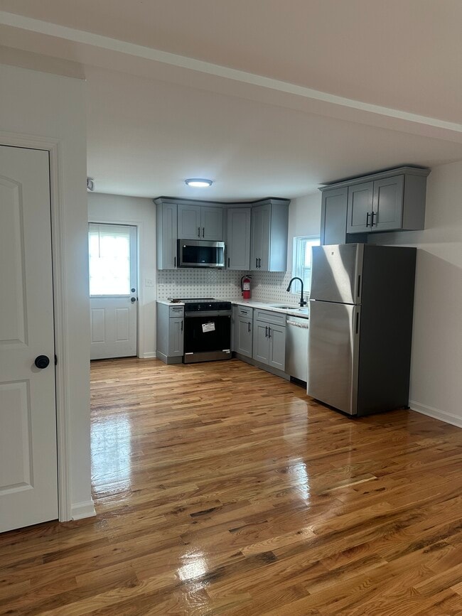 Building Photo - 17 Church St