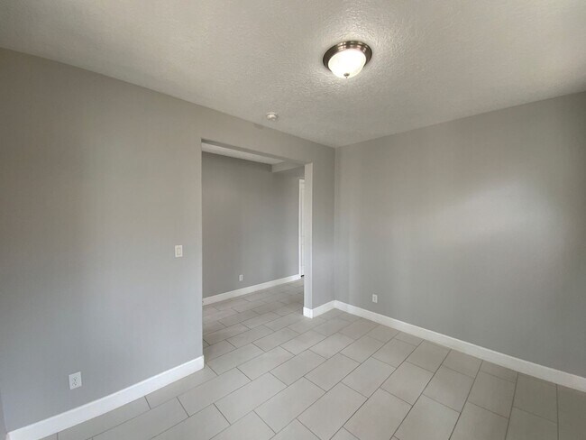 Building Photo - 3 Bedroom & An Office Luxury Home Availabl...