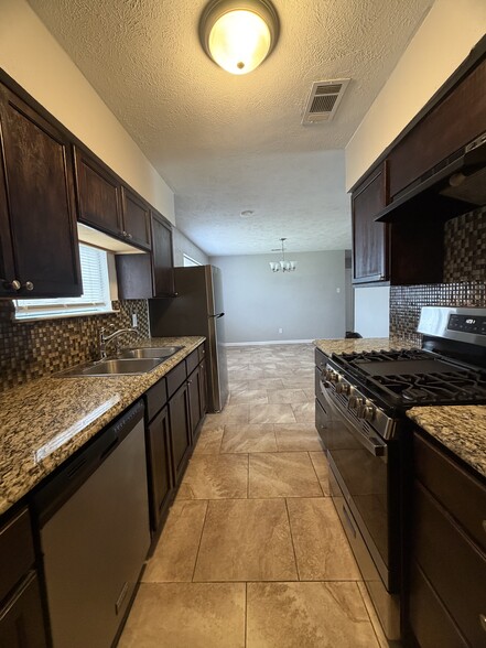 Building Photo - 519 Wren Ave