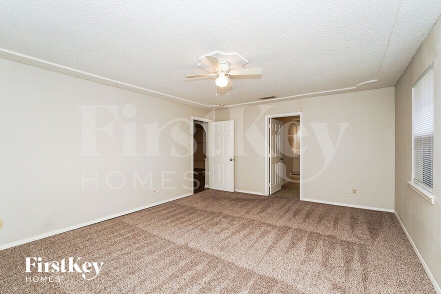 Building Photo - 3417 Willowcrest Dr