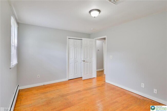 Building Photo - 3030 W Woodlawn St