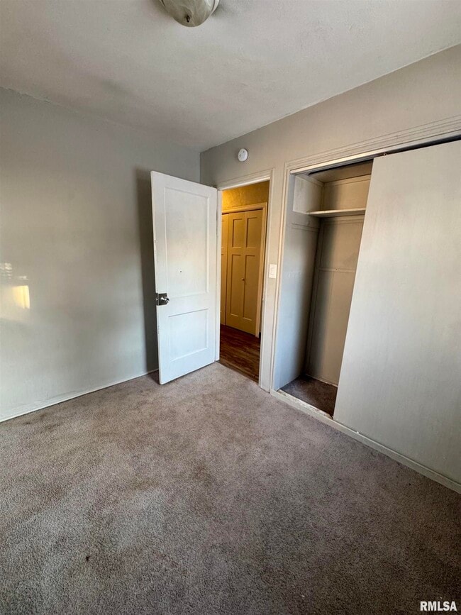 Building Photo - 902 39th St Ct