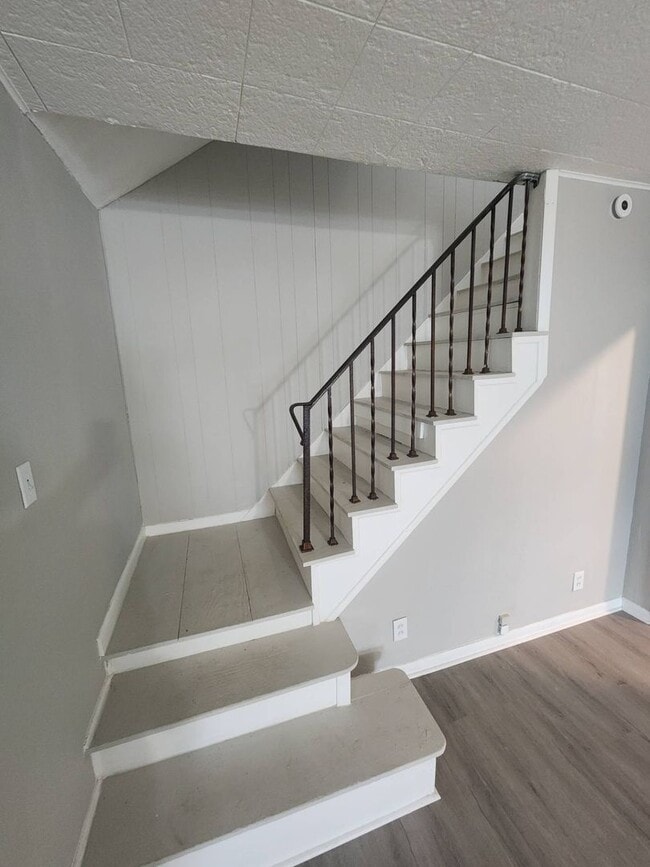 Building Photo - Charming 2-Bedroom Property in Prime Location