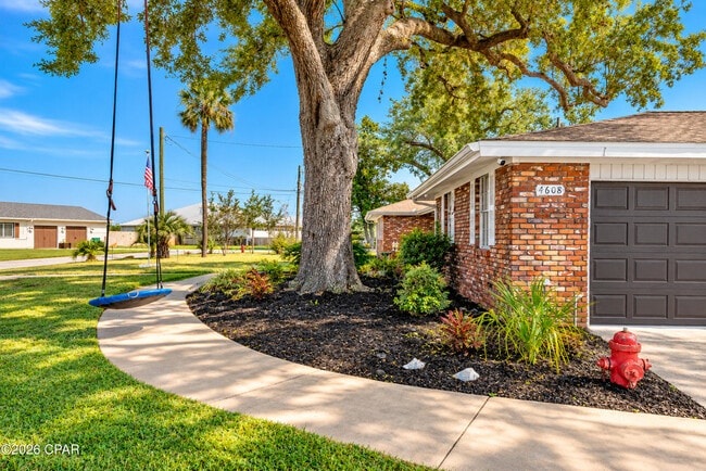 Building Photo - 4608 Sunset Dr