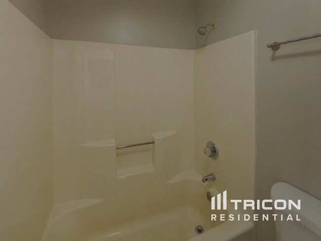 Building Photo - 5407 River Falls Dr