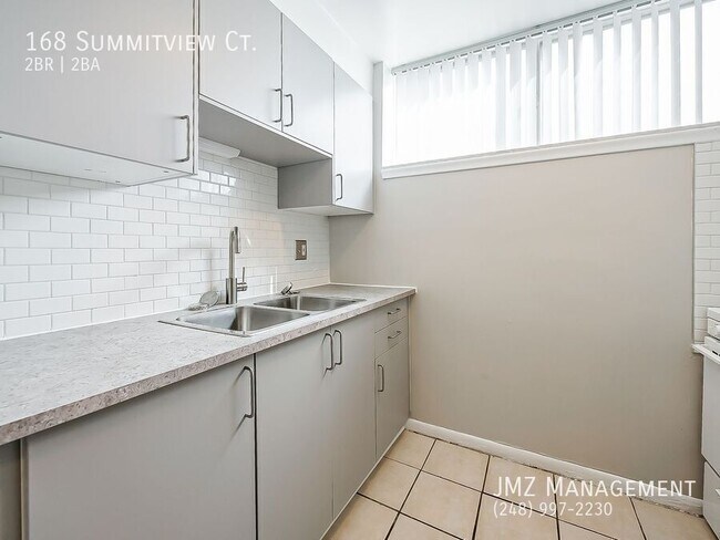 Building Photo - 168 Summit View Ct