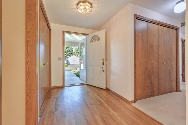 Building Photo - Single-Level Living Near South Hillsboro's Best Amenities