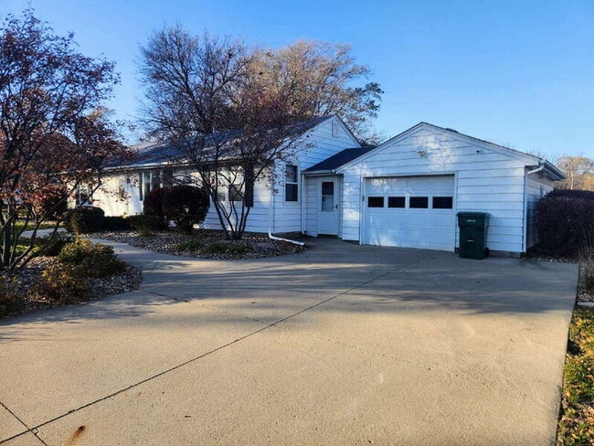 Building Photo - 1276 NE 52nd Ave