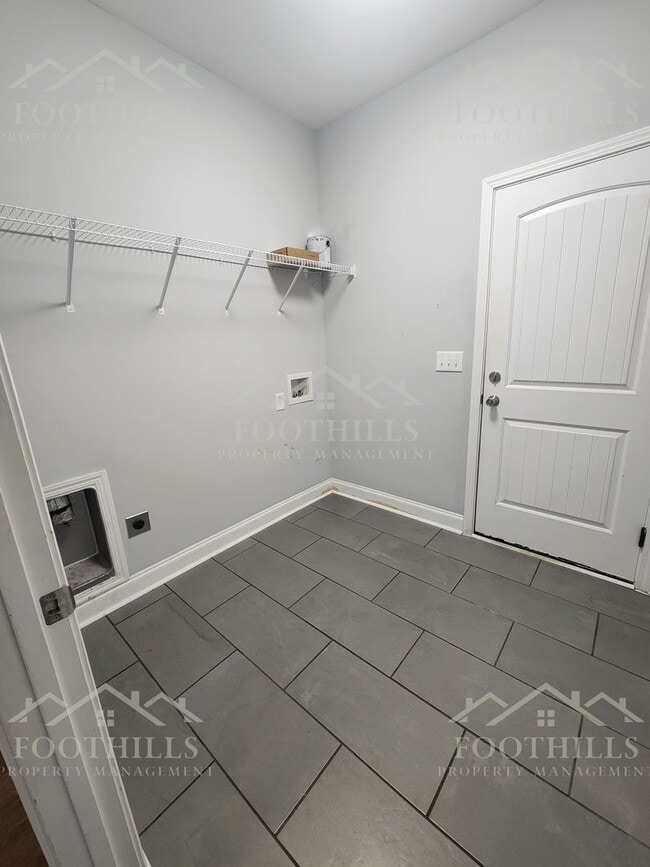 Building Photo - 1413 Dunn Rd