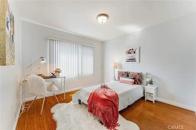 Building Photo - 7026 Schroll St