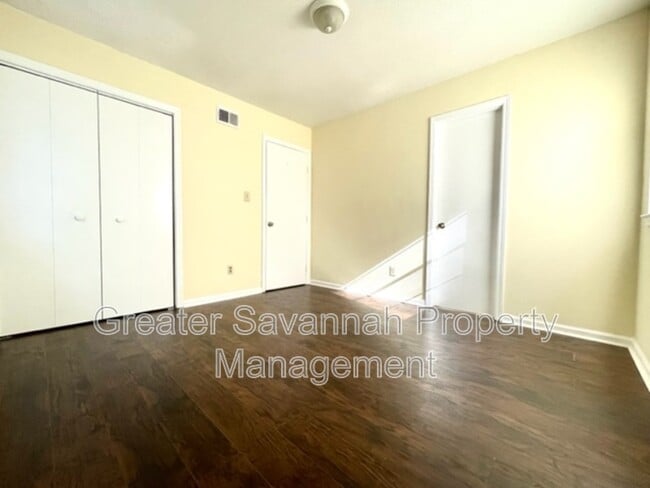 Building Photo - 320 Chatham Villa Dr