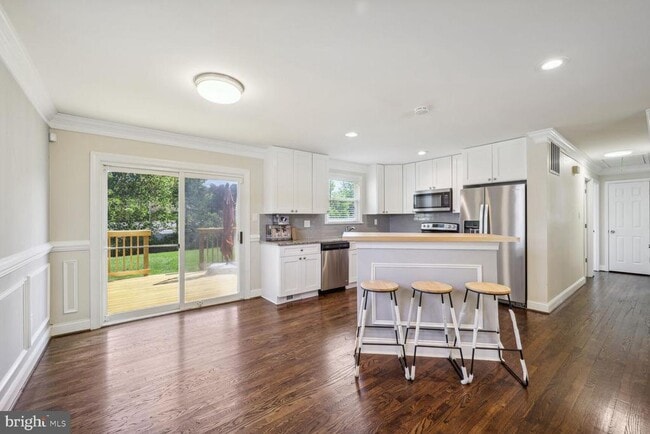 Building Photo - 9708 Glen View Dr