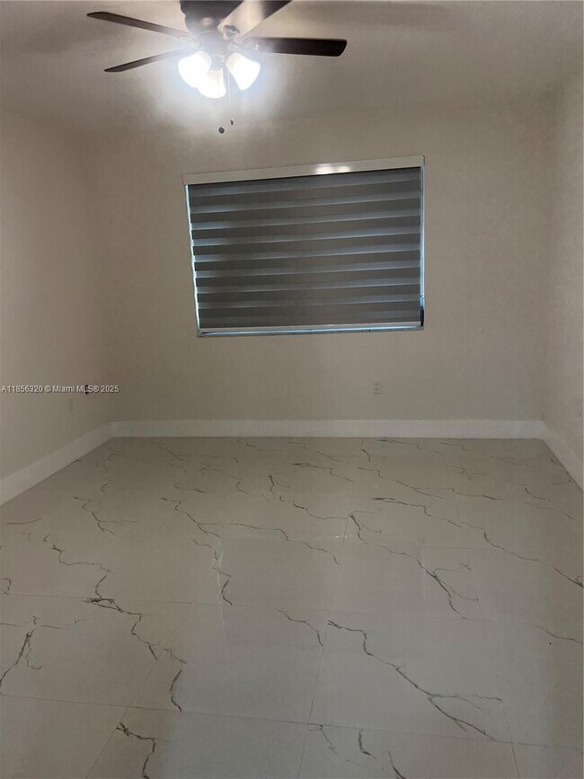 Building Photo - 9402 SW 77th Ave