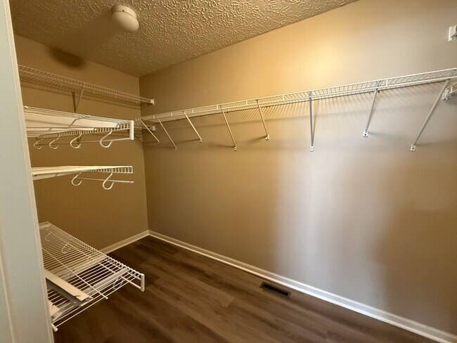 Building Photo - Updated 3 Bed, 2.5 Bath Home