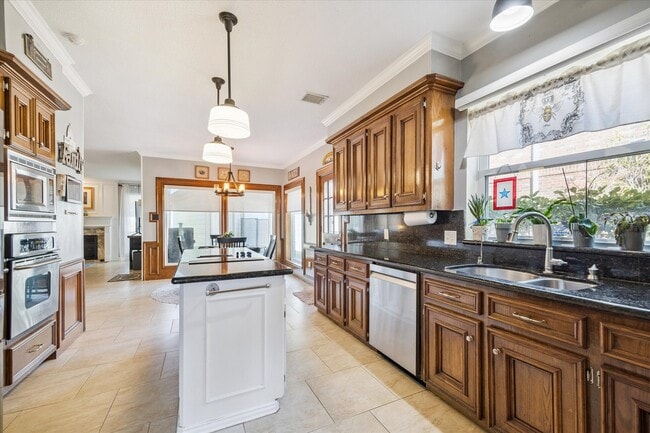 Building Photo - 1118 Sherfield Ridge Dr