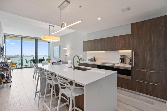 Building Photo - 480 NE 31st St