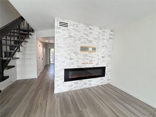 Building Photo - 1711 W 58th St