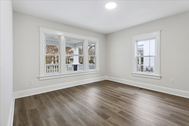 Building Photo - 1307 Holly Ave