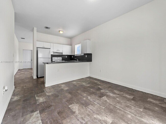 Building Photo - 1514 NW 5th Ave