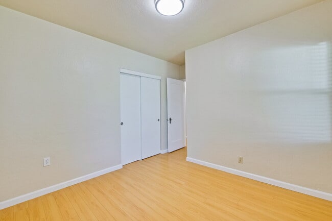 Building Photo - Bright, Clean and Cozy 2BR, 1BA Single Fam...