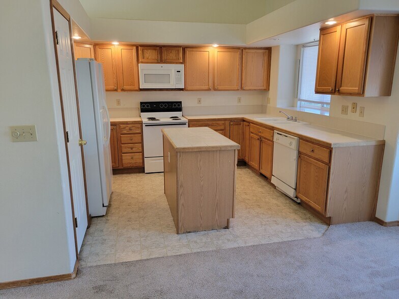 Building Photo - 5410 Balsam St