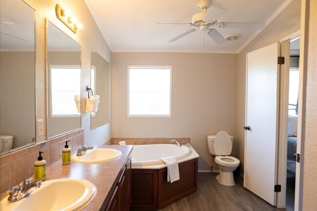 Building Photo - 1901 Harmon Hills Rd